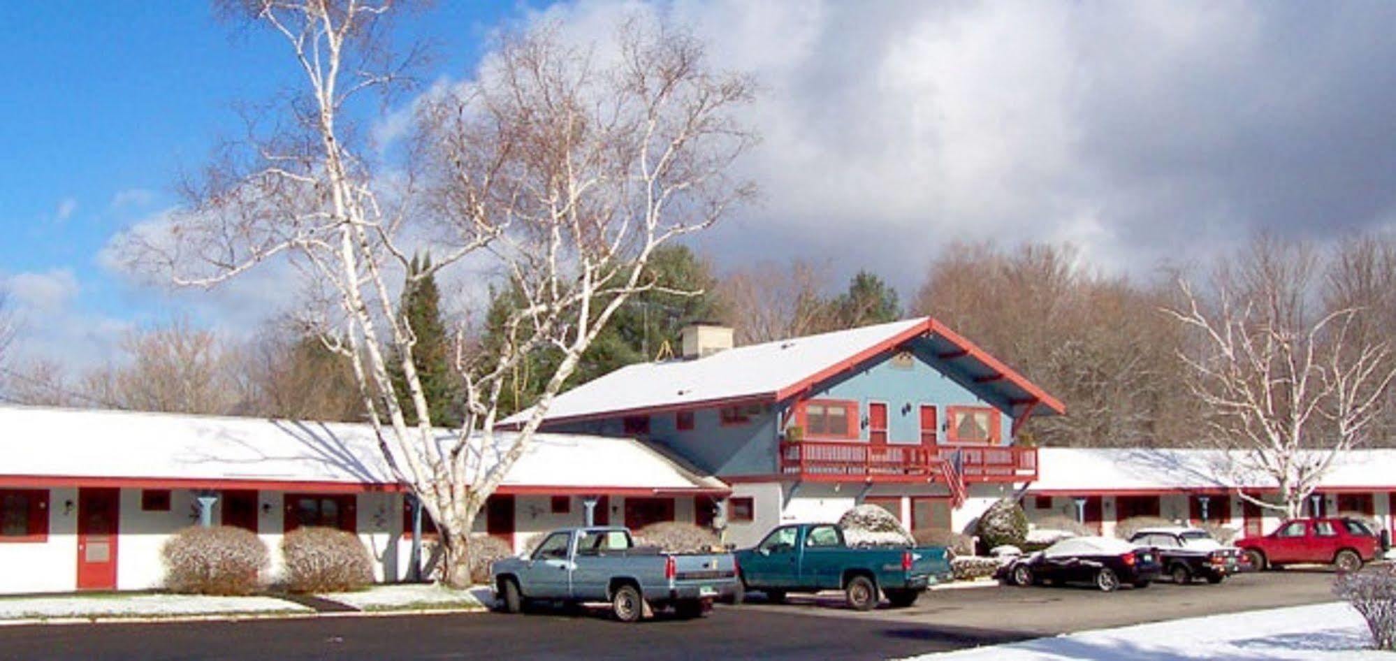 The Chalet Motel By Wyndham Manchester Exterior photo