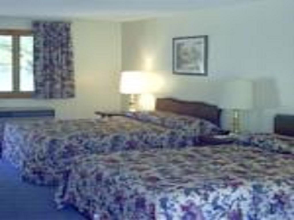 The Chalet Motel By Wyndham Manchester Room photo